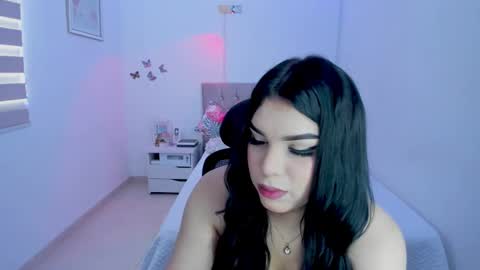 Snapshot of linda_zaam8386 chatting on 10.05.25 online show from 10.05.25