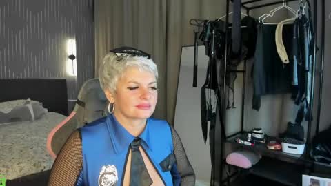 Linda Zefir online show from 04.17.26