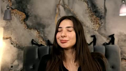 Snapshot of lindablyee chatting on 10.23.25 lili online show from 10.23.25