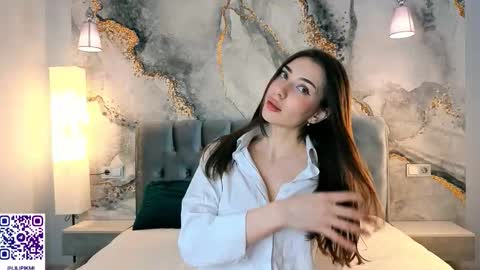 Snapshot of lindablyee chatting on 11.04.25 lili online show from 11.04.25