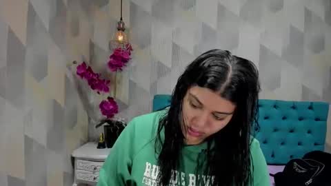 Snapshot of lindabreexlove chatting on 10.18.25 online show from 10.18.25