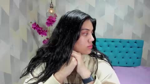 Snapshot of lindabreexlove chatting on 10.20.25 online show from 10.20.25