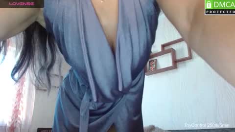 Snapshot of lindaernestine chatting on 09.19.25 LindaErnestine online show from 09.19.25
