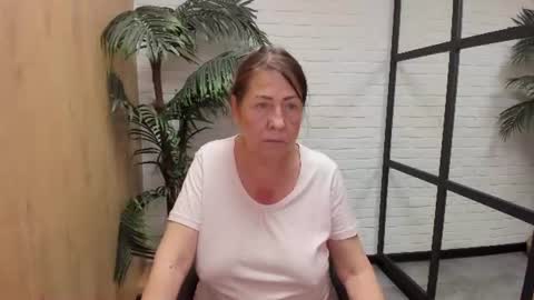 Snapshot of lindahottie chatting on 06.15.26 Linda online show from 06.15.26