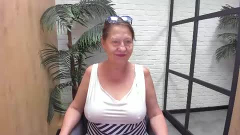 Snapshot of lindahottie chatting on 07.14.26 Linda online show from 07.14.26
