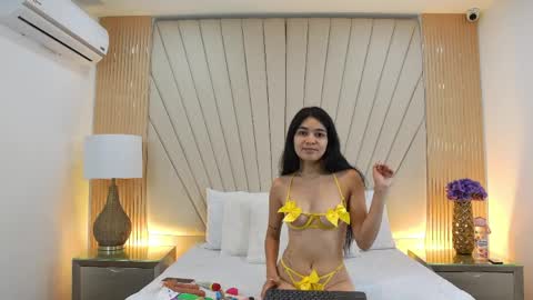 Snapshot of lindalove__ chatting on 04.11.26 Linda love online show from 04.11.26