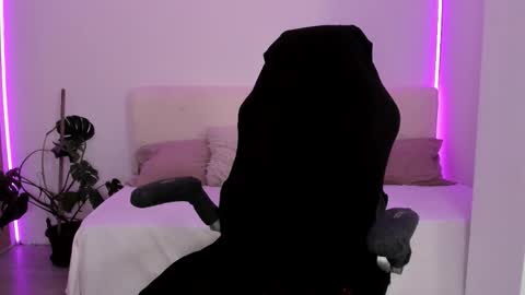 Linda  --  online show from 11.06.25