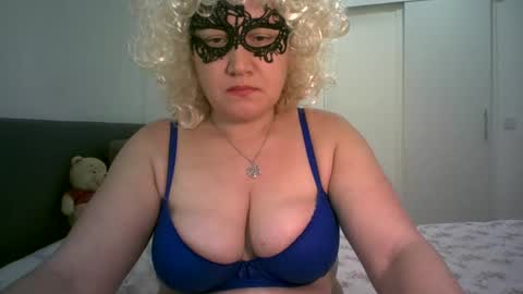 LindaXSmile online show from 02.21.25