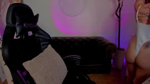 Snapshot of lindsay_khaleesi chatting on 09.08.25 Lindsay online show from 09.08.25