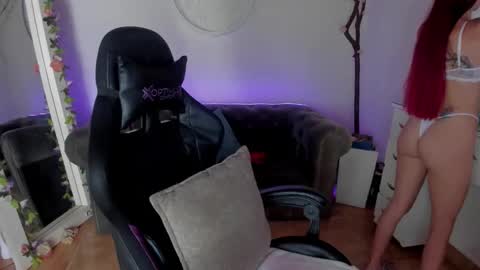 Lindsay    online show from 12.21.25