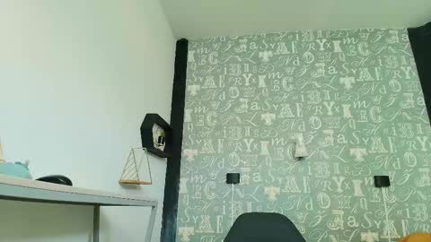 Snapshot of lindsey8 chatting on 12.14.25 Lindsey online show from 12.14.25