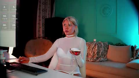 Snapshot of lindsi_luvviv chatting on 12.21.25 lindsi_luvviv online show from 12.21.25