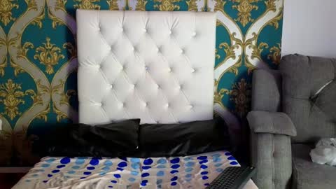 ling ling24 online show from 12.31.24