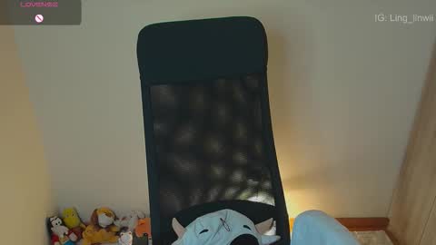 Snapshot of ling_meow chatting on 03.20.26 Ling online show from 03.20.26