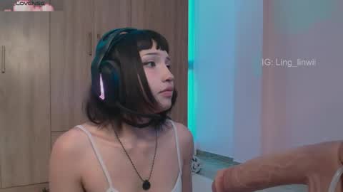 Snapshot of ling_meow chatting on 05.09.26 Ling online show from 05.09.26