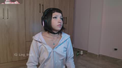 Snapshot of ling_meow chatting on 05.30.26 Ling online show from 05.30.26