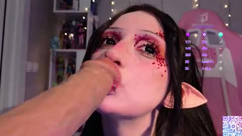 Lina online show from 10.18.25