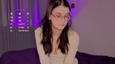 Snapshot of linna4cute chatting on 11.11.25 Welcome honey Im Linna 3 online show from 11.11.25