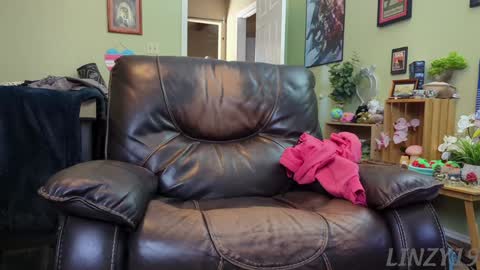 Linzy19 online show from 01.23.25