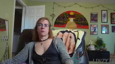 Linzy19 online show from 09.25.25