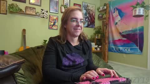 Linzy19 online show from 11.10.25