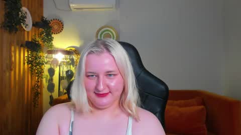 LioraArdyn online show from 04.15.26