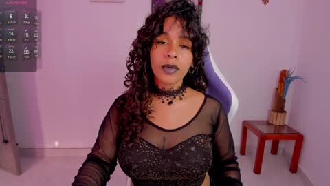 Snapshot of lips_sarasofia chatting on 12.28.24 lips_sarasofia online show from 12.28.24