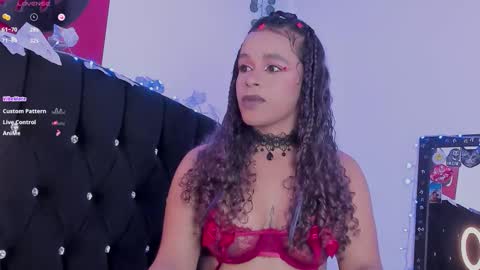 Snapshot of lips_sarasofia chatting on 09.22.25 lips_sarasofia online show from 09.22.25