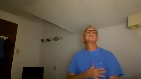 Snapshot of liqu4ever chatting on 09.19.25 I forgot online show from 09.19.25