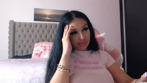 Snapshot of lisa104739 chatting on 11.12.25 Lisa online show from 11.12.25