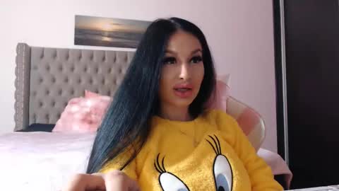 Snapshot of lisa104739 chatting on 11.18.25 Lisa online show from 11.18.25