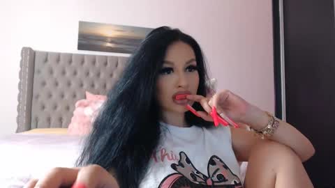 Snapshot of lisa104739 chatting on 11.26.25 Lisa online show from 11.26.25