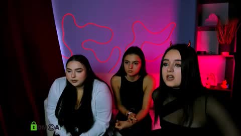 Snapshot of lisa_dark_ chatting on 10.31.25 Lisa online show from 10.31.25