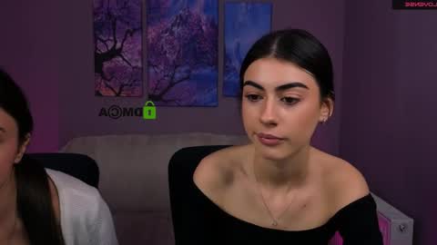 Snapshot of lisa_dark_ chatting on 11.18.25 Lisa online show from 11.18.25