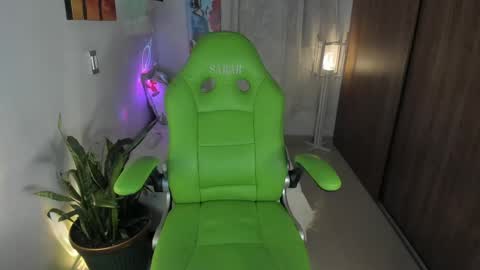 Lisa  online show from 04.16.26