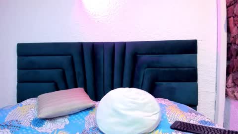 lisa white  online show from 02.05.25