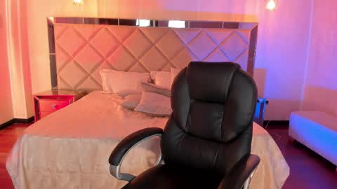 LISA MONROE online show from 02.14.25