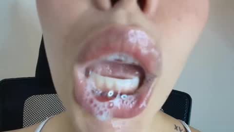 Lisbet online show from 11.27.25