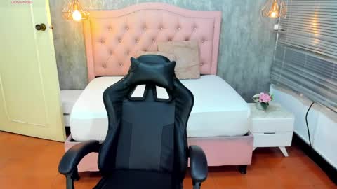 L I S S A  online show from 04.21.26