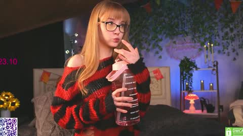 Snapshot of lissa_meooow chatting on 10.23.25 your Liza again. Next stream Dec. 1 at 2 or 3 GMT online show from 10.23.25