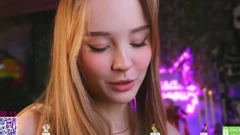 Snapshot of lissa_meooow chatting on 11.09.25 your Liza again. Next stream Dec. 1 at 2 or 3 GMT online show from 11.09.25