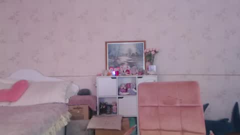 Alice Dont forget to thumbs up its very important  online show from 04.13.26