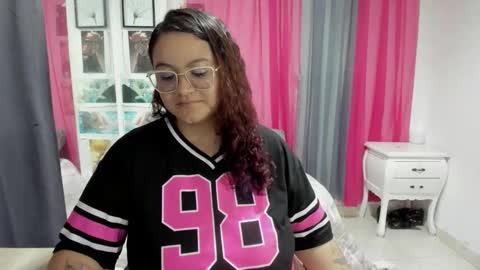 Snapshot of lissavillalobos chatting on 12.17.25 lissa online show from 12.17.25