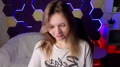 Snapshot of litabrom chatting on 01.12.25 Lena online show from 01.12.25