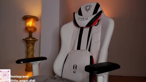 Snapshot of littel_angel_didi chatting on 01.28.25 Diana Woods online show from 01.28.25