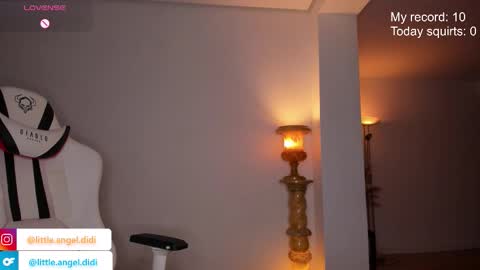 Snapshot of littel_angel_didi chatting on 09.28.25 Diana Woods online show from 09.28.25