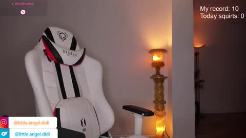 Snapshot of littel_angel_didi chatting on 09.29.25 Diana Woods online show from 09.29.25