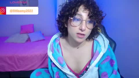 Snapshot of little__amy_ chatting on 01.09.25 AMY online show from 01.09.25