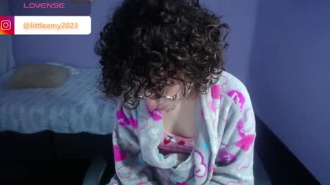 Snapshot of little__amy_ chatting on 01.11.25 AMY online show from 01.11.25