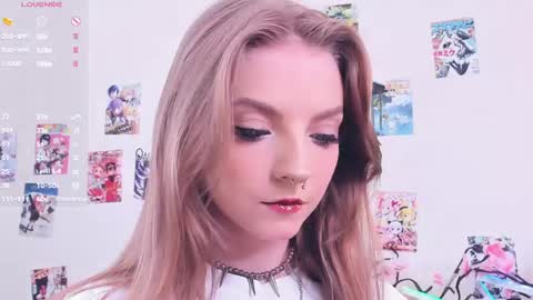 Snapshot of little__caprice chatting on 06.05.26 Bella online show from 06.05.26
